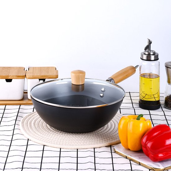 Traditionele Smeedijzeren Wokpan 20 cm met Deksel - Visgraat Non-Stick Coating - Geschikt voor Inductie, Gas, Elektrisch en Keramisch Koken