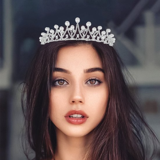 Luxe Zilveren Koninklijke Tiara: Witte Parels & Kristallen