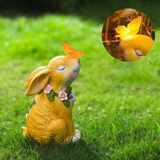 Solar Outdoor Tuinbeeld Konijn met Vlinder op zijn Neus -Gemaakt van Duurzaam Hars - -Automatische Zonnesensor13x9x24 CM