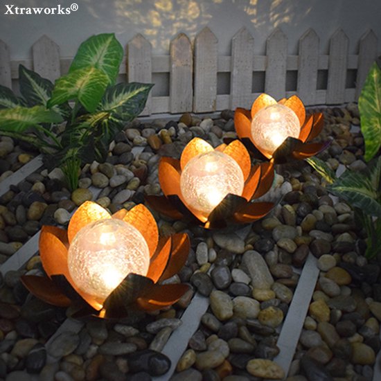 Lotus zonne-energie tuinlamp met dagsensor - Goudgeel
