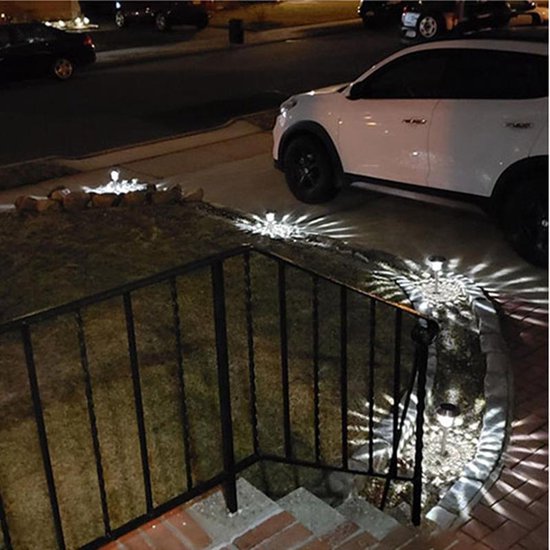 Xtraworks - 4 Stuks LED lamp op zonne Solar gazonlamp - RVS - Waterdichte Tuinverlichting Voor Buiten - Zilver- koel wit licht