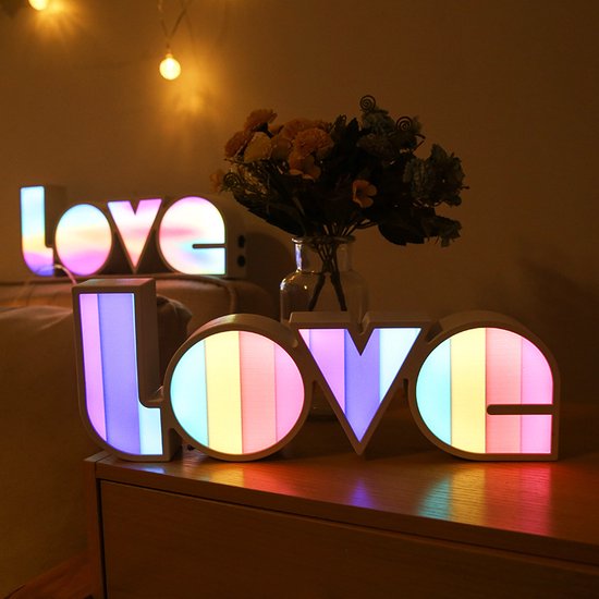 LED decoratieve lamp LOVE-romantische viering-werkt op USB of batterij-kleurrijk