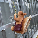 Weerbestendige Klimmende Eekhoorn Hanger met Tas 11x14x17cm