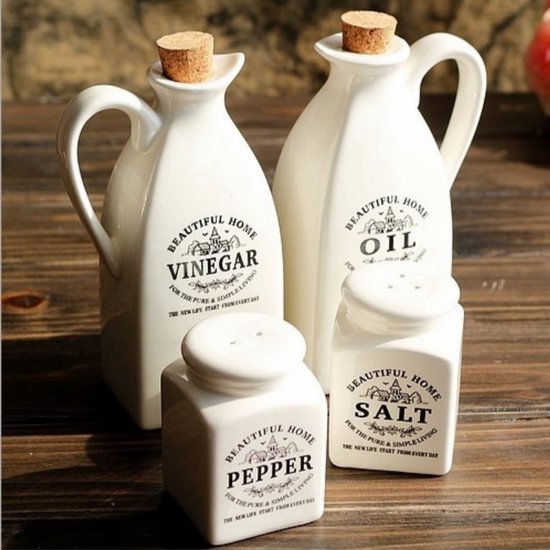 Klassieke Witte Keramische Olie- & Azijnfles Set met Zout- & Peperstrooier – 4-delig – 150ml – Elegant Design