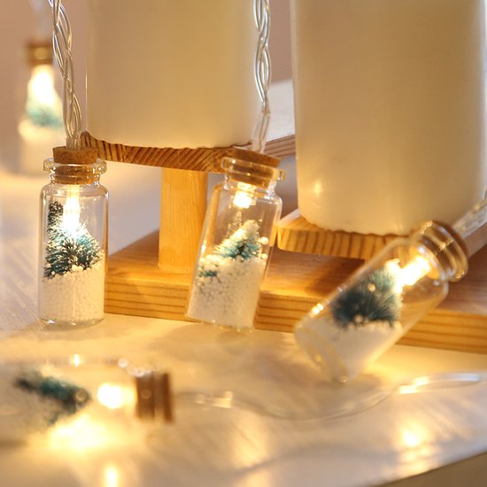 Kerst Wensfles Lichtslinger op Batterij - 2 Meter LED Sfeerverlichting met 10 Glazen Flesjes, Mini Kerstbomen en Sneeuweffect - Warm Wit Licht