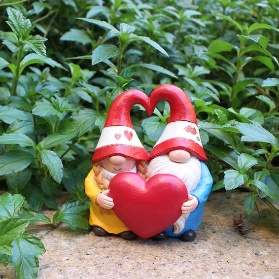 Liefdevolle Tuinkabouters – Hartverwarmende Decoratie