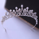 Luxe Zilveren Tiara met Witte Parels en Kristallen