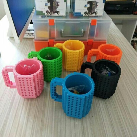 Build on Brick Mug - blauw - 350 ml - bouw je eigen mok met bouwsteentjes - BPA vrije drinkbeker cadeau voor kinderen of volwassenen - koffie thee limonade of andere dranken - pennenbeker - creatief accessoire voor op bureau