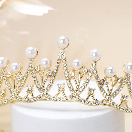 Luxe Koninklijke Tiara met Witte Parels en Sprankelende Kristallen-Goud Kroon voor Speciale Gelegenheden