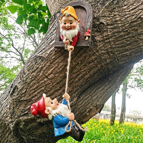 Klimmende Kabouters- Een Magisch Tuinornament en Creatief Geschenk voor Binnen en Buiten