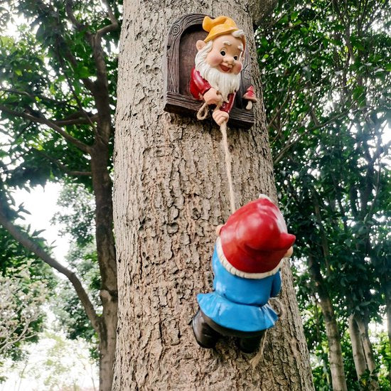 Klimmende Kabouters- Een Magisch Tuinornament en Creatief Geschenk voor Binnen en Buiten