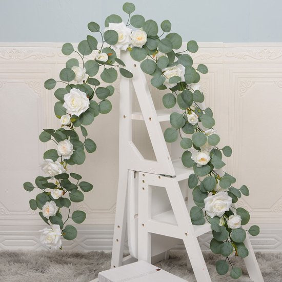 Kunstwijnstok met 21 witte rozen - 1.85m decoratie