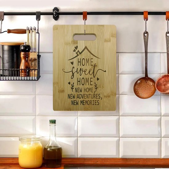 Elegante Bamboe Snij- en Serveerplank "Home Sweet Home" - Duurzaam met Lasergravure - Ideaal als Borrelplank of Keuken Decor - Ophangbaar - Ideaal voor Housewarming - 28x22 cm