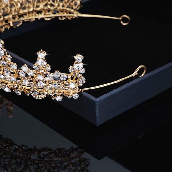 Gouden Tiara Diadeem Haarsieraad -Elegant en Duurzaam - Geschikt voor Verschillende Gelegenheden