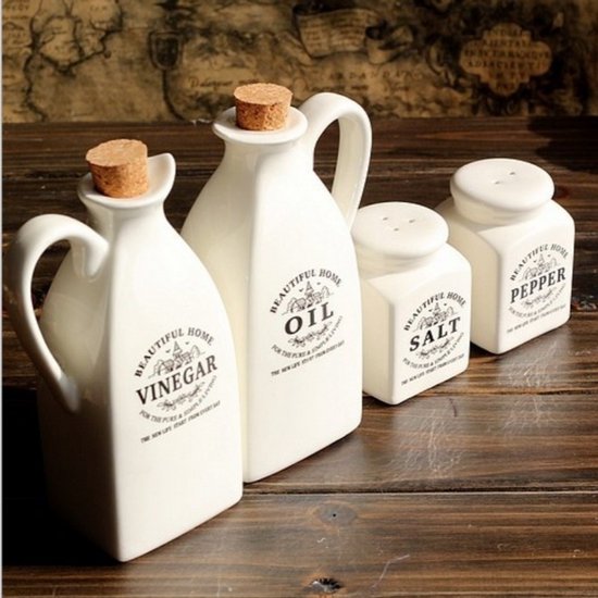 Klassieke Witte Keramische Olie- & Azijnfles Set met Zout- & Peperstrooier – 4-delig – 150ml – Elegant Design