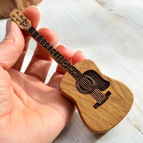 Houten Gitaar Plectrumdoos – Uniek Cadeau voor Gitaristen – Gitaarvormig Bewaardoosje – 12cm – Houtkleur