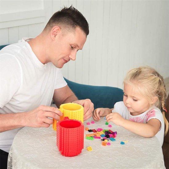 Build on Brick Mug - licht roze - 350 ml - bouw je eigen mok met bouwsteentjes - BPA vrije drinkbeker cadeau voor kinderen of volwassenen - koffie thee limonade of andere dranken - pennenbeker - creatief accessoire voor op bureau